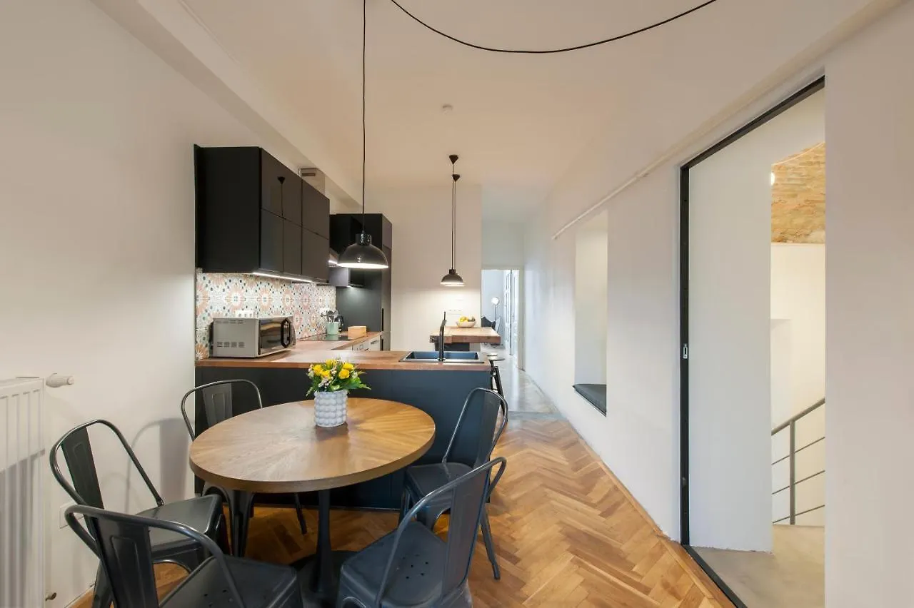 Historic Apartment In Budapest Downtown