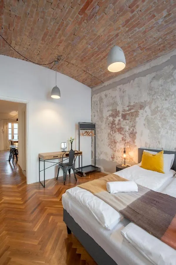 Historic Apartment In Budapest Downtown