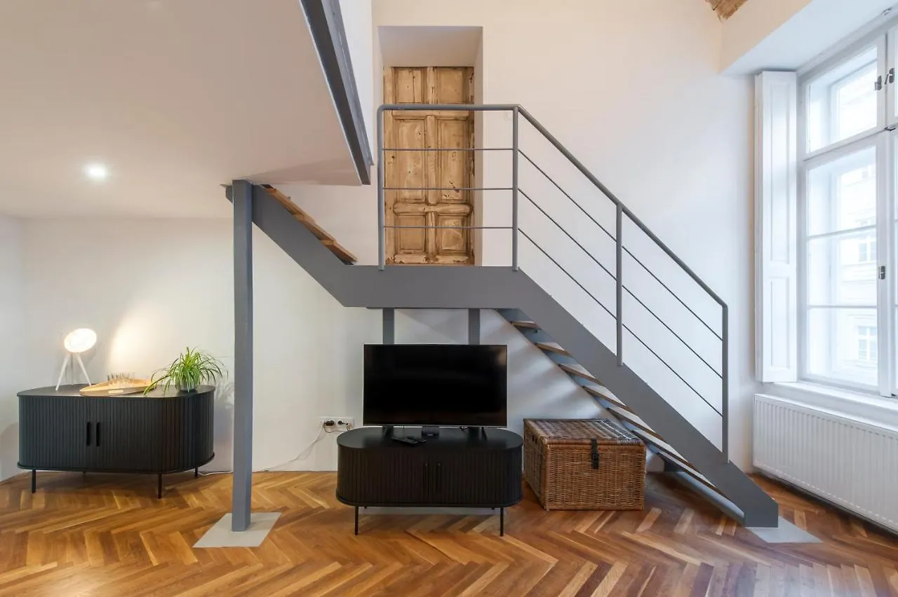 Historic Apartment In Budapest Downtown